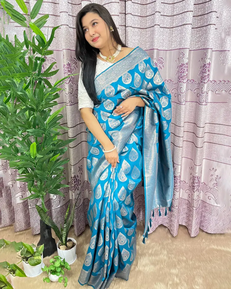 South Indian Silk Saree With Blouse Pcs - Image 4