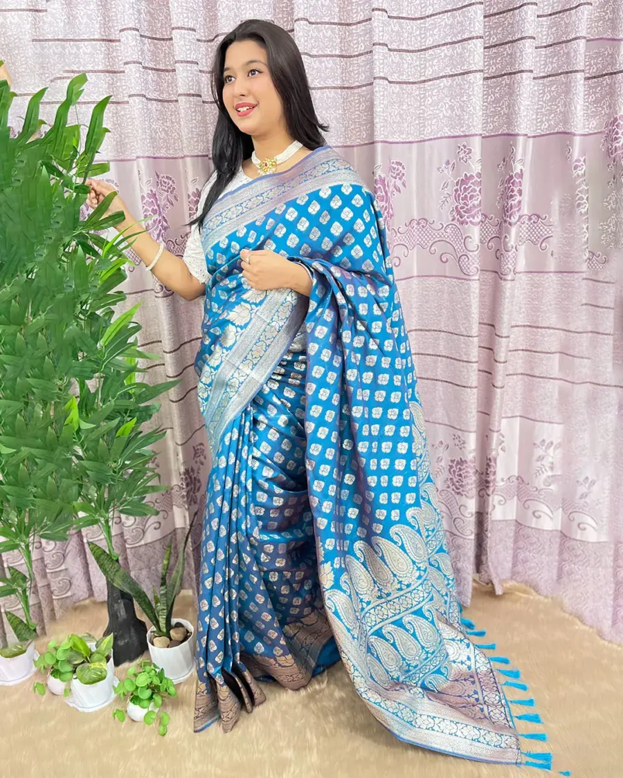 South Indian Silk Saree With Blouse Pcs - Image 3