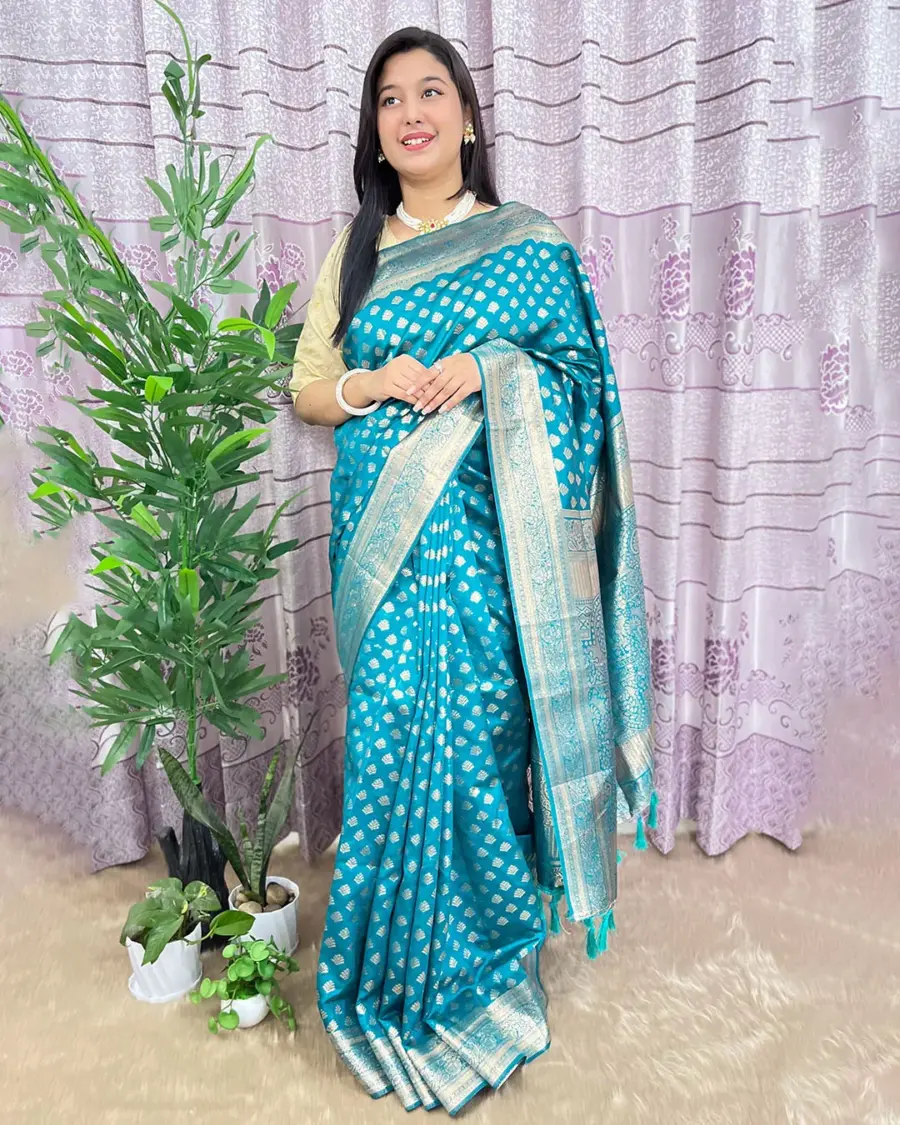 South Indian Silk Saree With Blouse Pcs - Image 4
