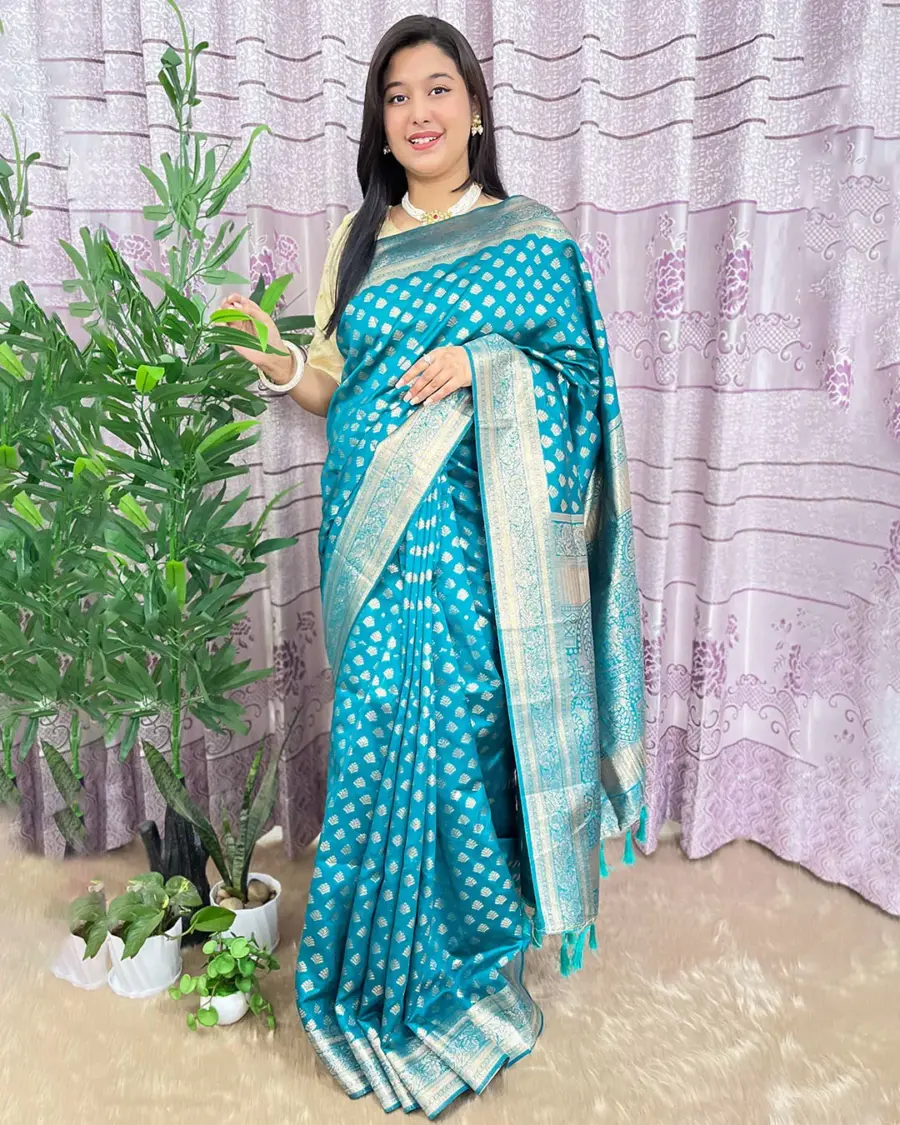 South Indian Silk Saree With Blouse Pcs - Image 2