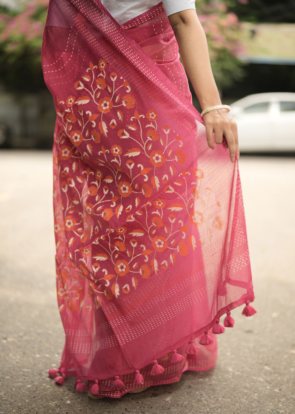 সেমি মসলিন সিল্ক স্কিন প্রিন্ট শাড়ি – রানি গোলাপি কালারের ১৩.৫ হাতের এলিগেন্ট কালেকশন - Image 7