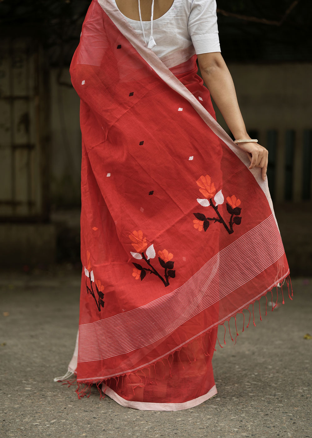 চিত্তরঞ্জন তাতের পিউর হ্যান্ডলুম কটন শাড়ি – নরম সুতি বুননে ১৩.৫ হাতের প্রিমিয়াম সংগ্রহ - Image 9