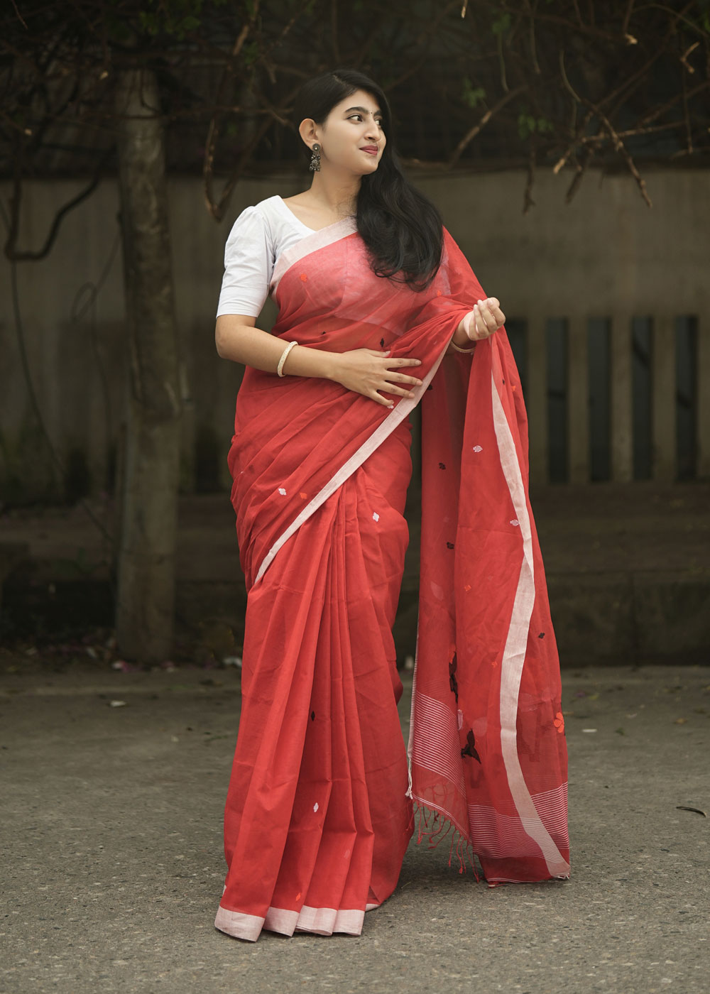 চিত্তরঞ্জন তাতের পিউর হ্যান্ডলুম কটন শাড়ি – নরম সুতি বুননে ১৩.৫ হাতের প্রিমিয়াম সংগ্রহ