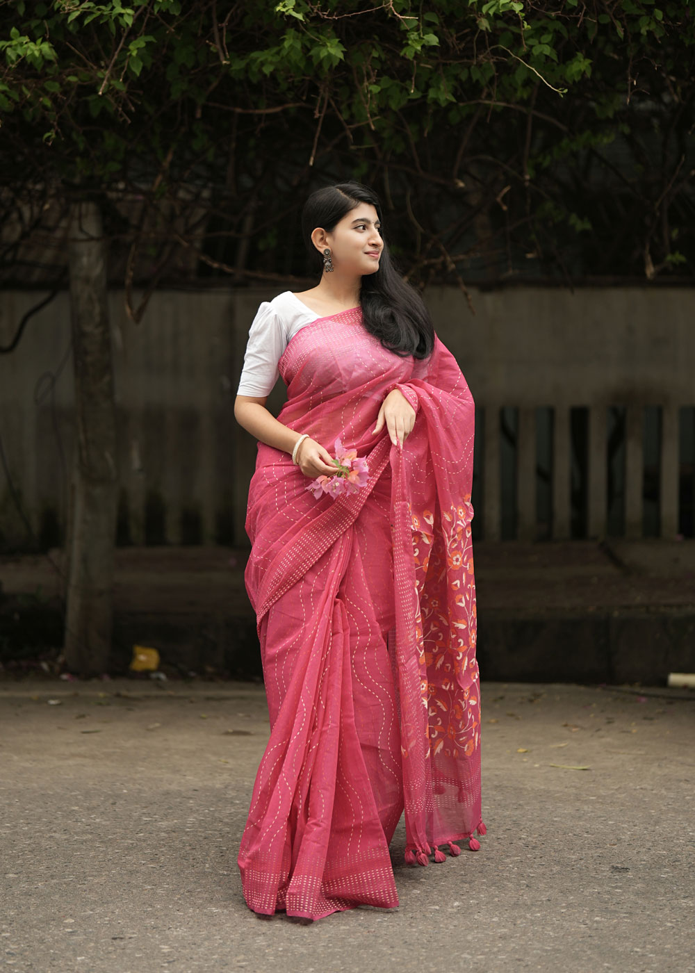 সেমি মসলিন সিল্ক স্কিন প্রিন্ট শাড়ি – রানি গোলাপি কালারের ১৩.৫ হাতের এলিগেন্ট কালেকশন - Image 5