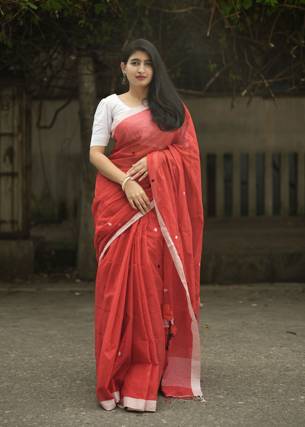 চিত্তরঞ্জন তাতের পিউর হ্যান্ডলুম কটন শাড়ি – নরম সুতি বুননে ১৩.৫ হাতের প্রিমিয়াম সংগ্রহ - Image 4