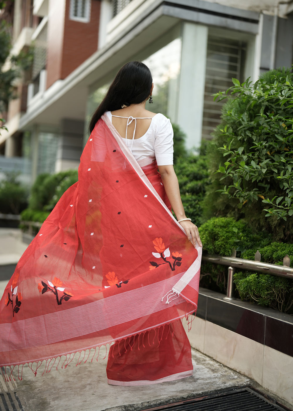 চিত্তরঞ্জন তাতের পিউর হ্যান্ডলুম কটন শাড়ি – নরম সুতি বুননে ১৩.৫ হাতের প্রিমিয়াম সংগ্রহ - Image 3