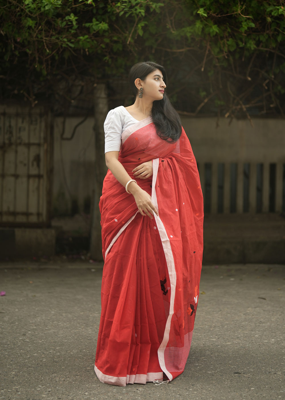 চিত্তরঞ্জন তাতের পিউর হ্যান্ডলুম কটন শাড়ি – নরম সুতি বুননে ১৩.৫ হাতের প্রিমিয়াম সংগ্রহ - Image 2