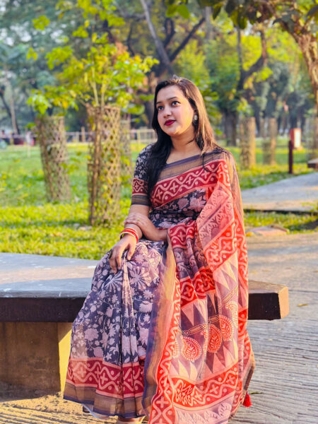 ডিজিটাল প্রিন্ট সিল্ক শাড়ি – ১২ হাত, সাথে মেচিং ব্লাউজ পিস