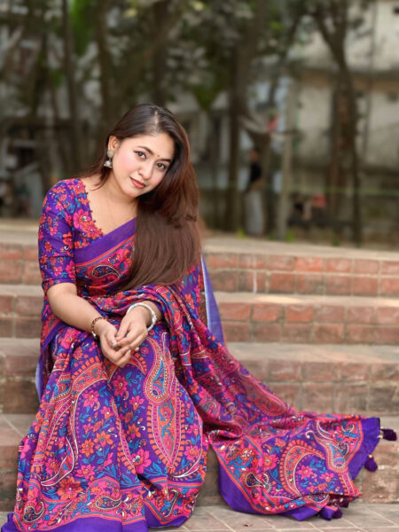 এলিগেন্ট ডিজিটাল প্রিন্ট সিল্ক শাড়ি সাথে মেচিং ব্লাউজ পিস